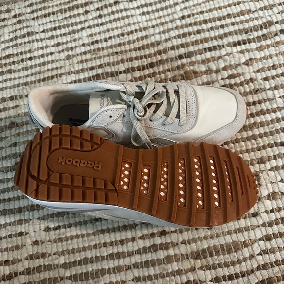 Women’s Reebok Shoe - Picture 2 of 5